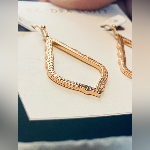 New Kendra Scott Sophia Drop Earrings in rose gold - Picture 2 of 4